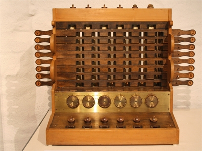 Réplica de la calculadora de Wilhelm Schickard de 1623