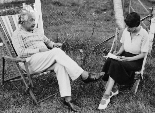 Albert Einstein y Helen, 1933
